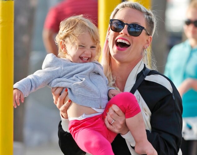 pink | willow | pink e willow | filha pink | palavrao | musica | portal de musica | musica grátis | musica e letra | baixar musica | musica pra ouvir | letra de musicas | como ouvir musica